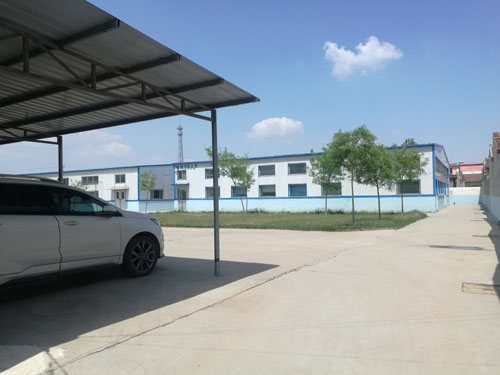 德州健之源地處魯西北平原，毗鄰黃河故道森林公園，生產(chǎn)條件環(huán)境優(yōu)越，擁有現(xiàn)代化的廠房，標(biāo)準(zhǔn)化的生產(chǎn)車間，公司擁有三證：SC食品生產(chǎn)許可證、GMP證、食品出口生產(chǎn)企業(yè)證書，生產(chǎn)過程中采用ISO22000管理體系進(jìn)行科學(xué)管理，并擁有近十年的生產(chǎn)加工經(jīng)驗(yàn)，產(chǎn)品口感、湯色、功效等各項(xiàng)指標(biāo)均能達(dá)到客戶滿意，生產(chǎn)采用全自動帶線帶牌袋泡茶包裝機(jī)生產(chǎn)線，有全套的粉碎和超微粉碎、分篩、烘干、滅菌、制粒、制袋等設(shè)備，科學(xué)的生產(chǎn)工藝和嚴(yán)格規(guī)范的滅菌殺毒技術(shù)。